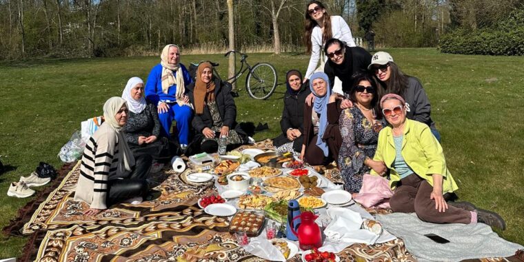 Inloopgroep voor anderstaligen viert samen Suikerfeest